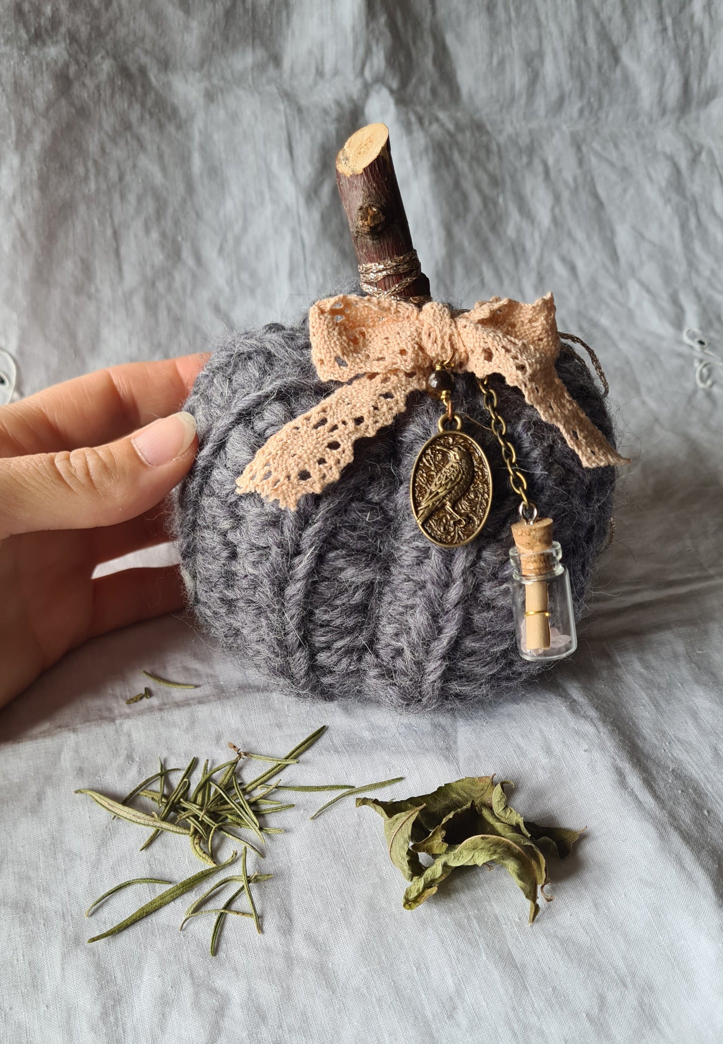 Citrouille Parme Dentelle – Ruban corail